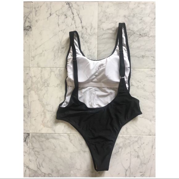❗️ONE LEFT❗️Trendy Black High Cut One Piece - Picture 4 of 6